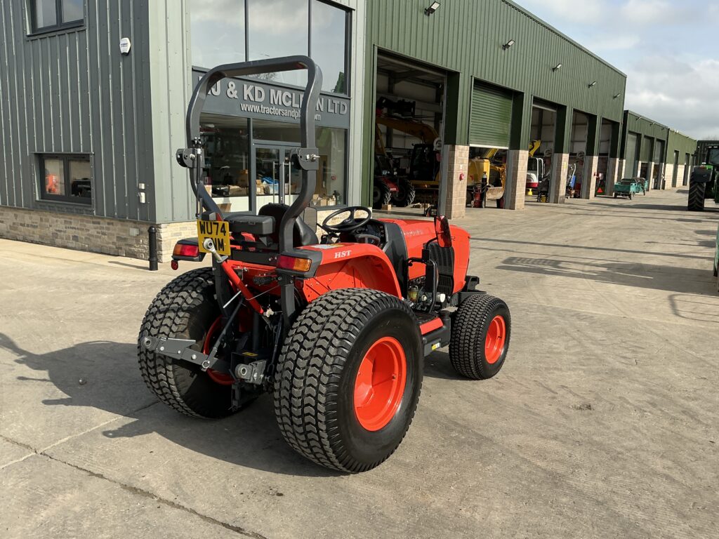 Kubota L1-552 Tractor (ST25925)