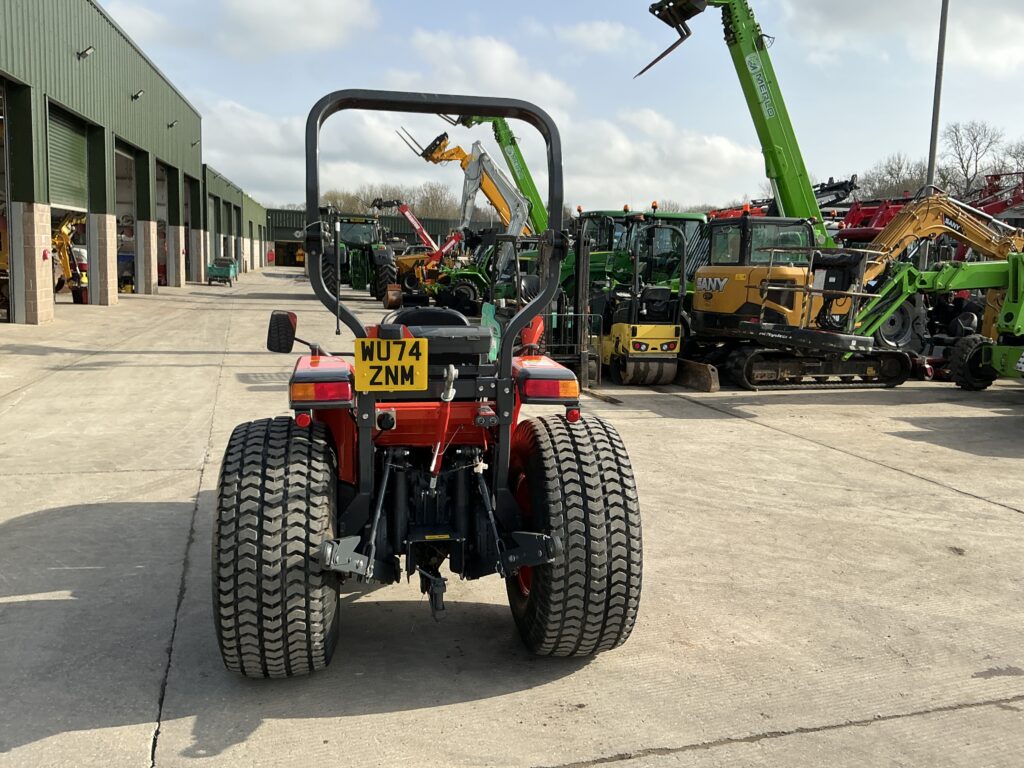 Kubota L1-552 Tractor (ST25925)