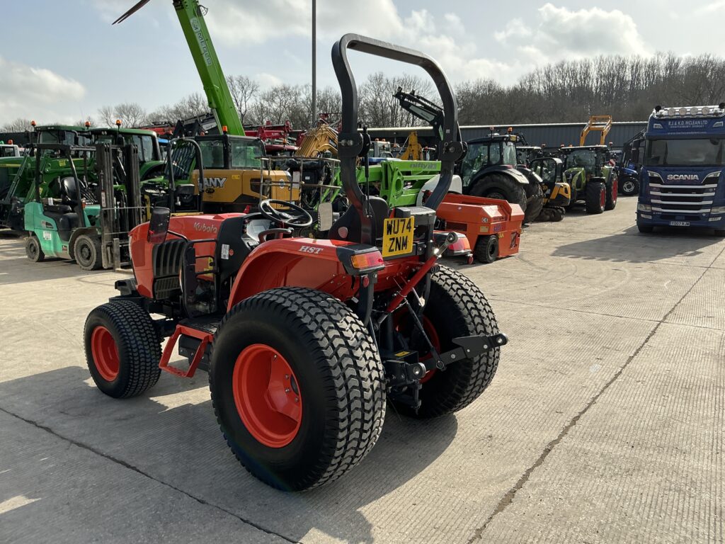 Kubota L1-552 Tractor (ST25925)