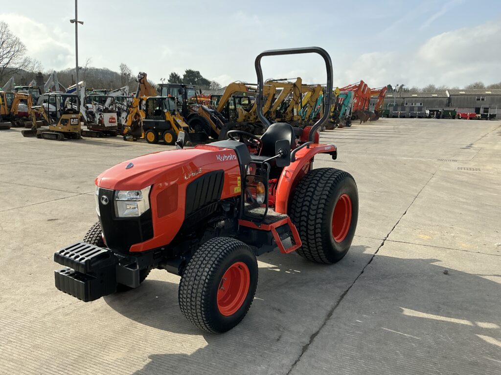 Kubota L1-552 Tractor (ST25925)