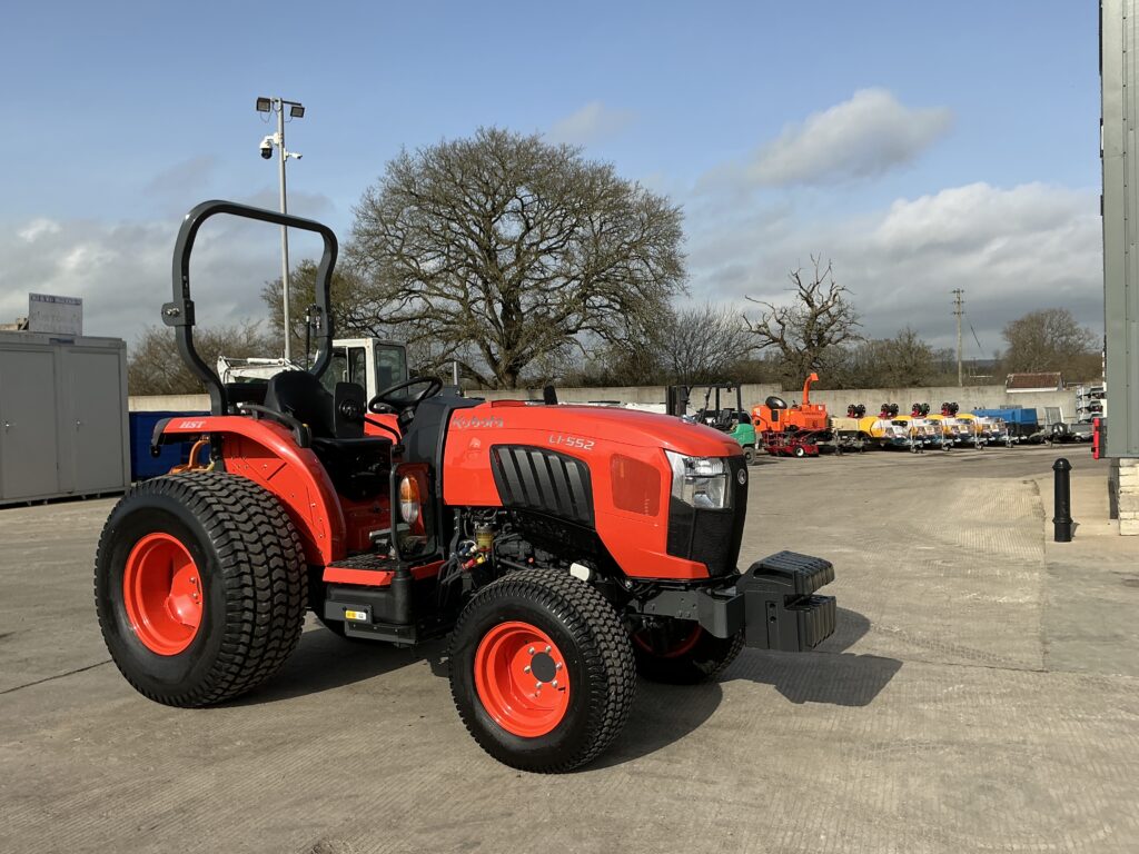 Kubota L1-552 Tractor (ST25925)