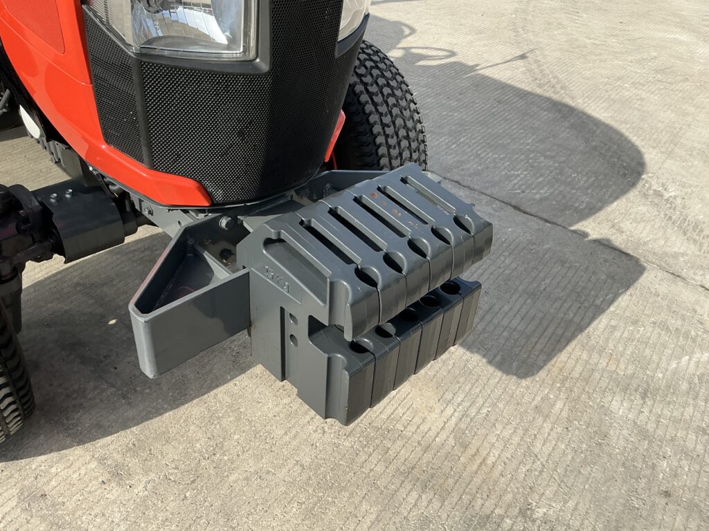 Kubota L1-552 Tractor (ST25925)