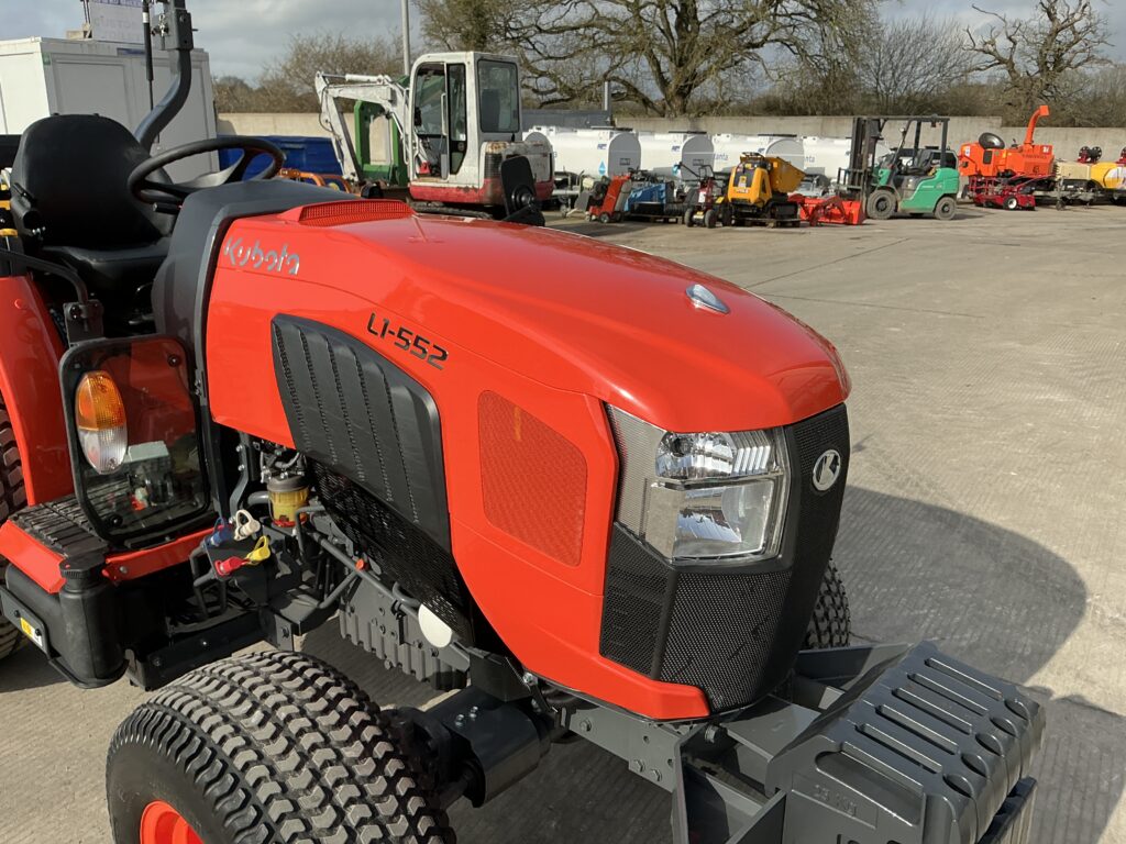 Kubota L1-552 Tractor (ST25925)