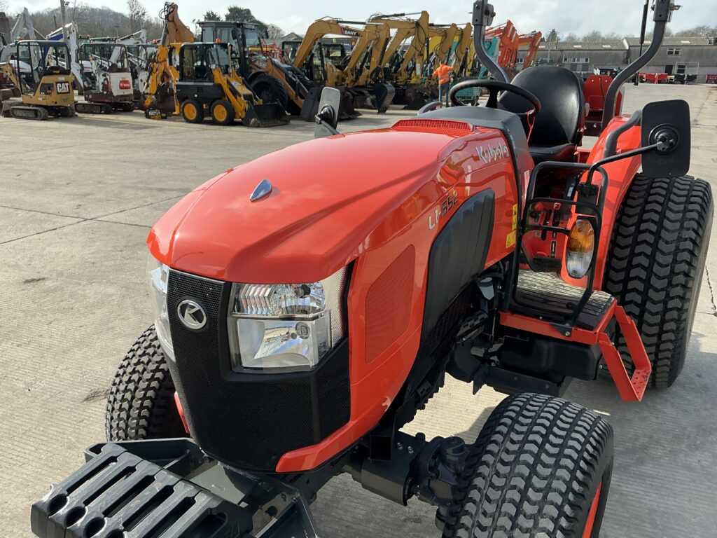 Kubota L1-552 Tractor (ST25925)