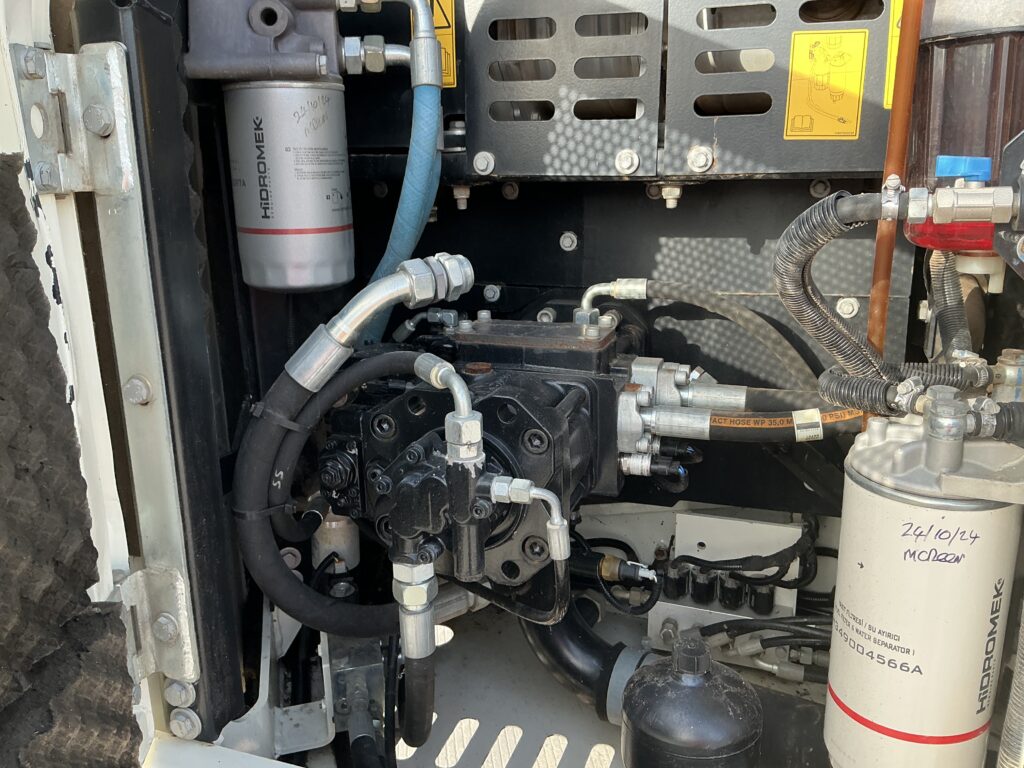 Hidromek HMK140 LC & Steel Wrist Tilt Rotator Digger (ST25577)