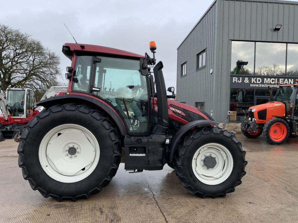 Valtra G125 Active Tractor (ST25675)