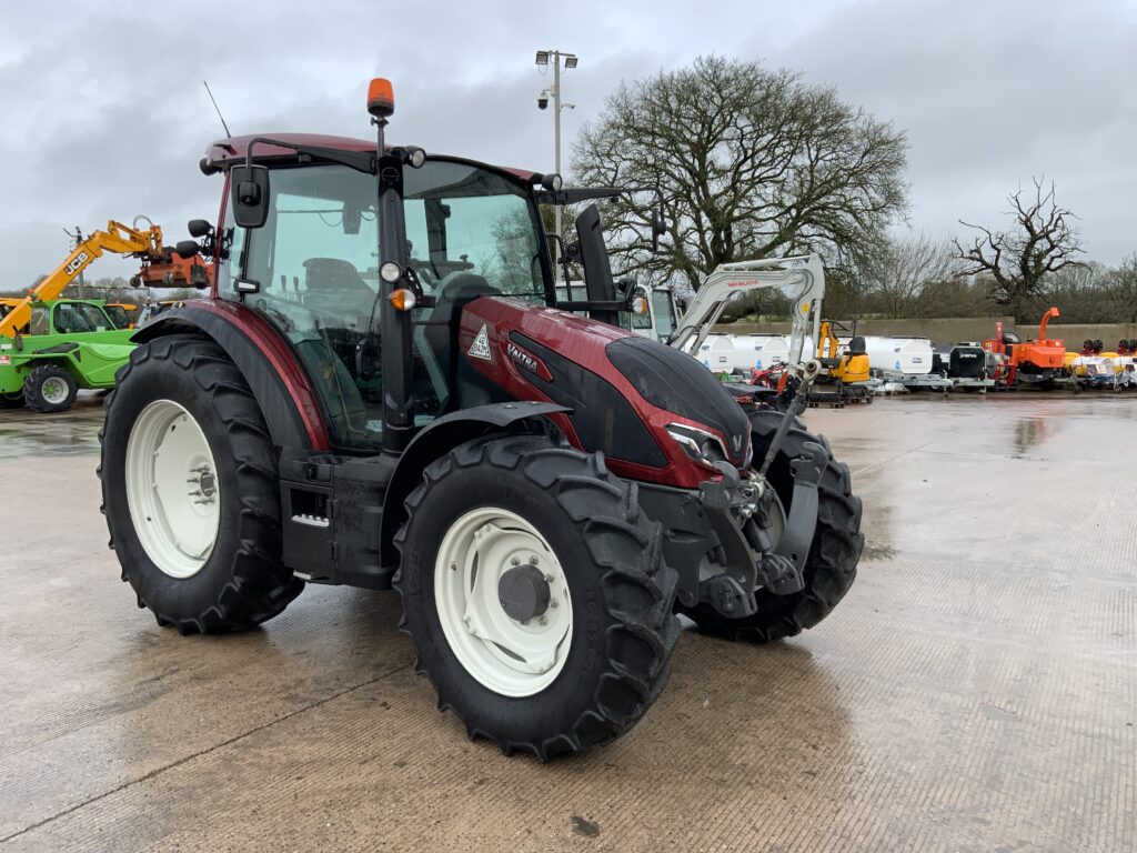 Valtra G125 Active Tractor (ST25675)