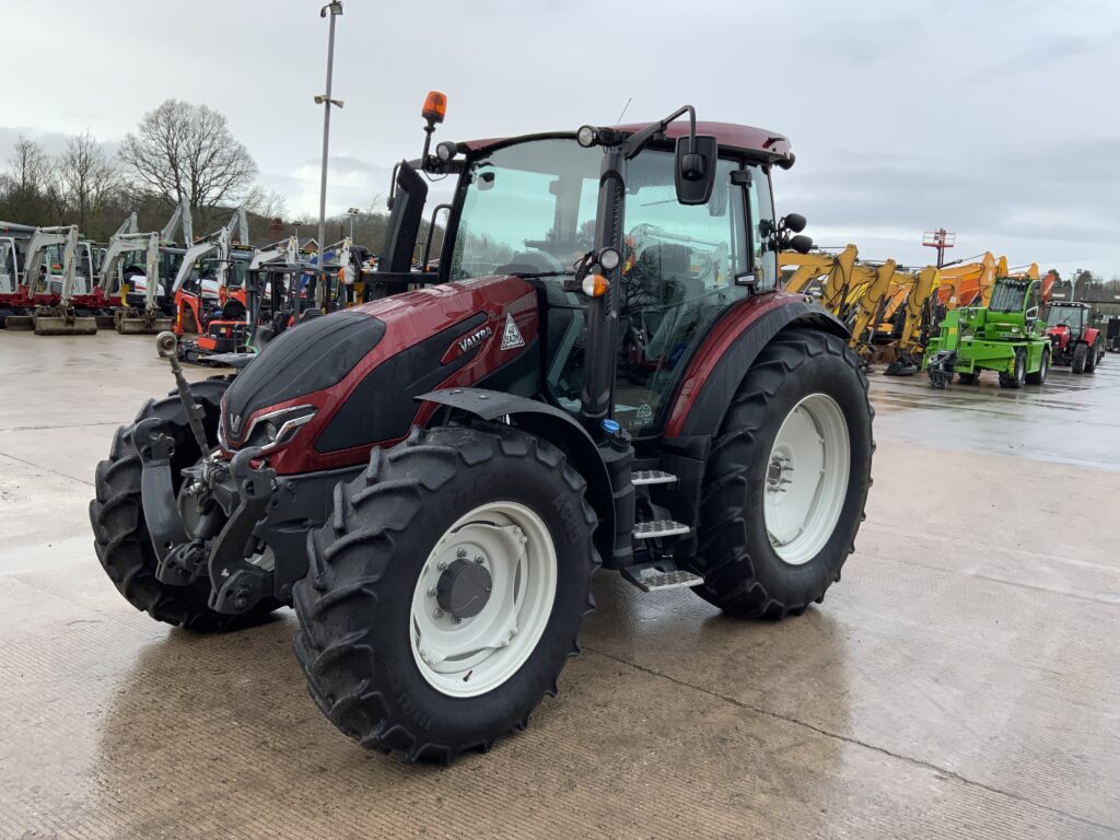 Valtra G125 Active Tractor (ST25675)