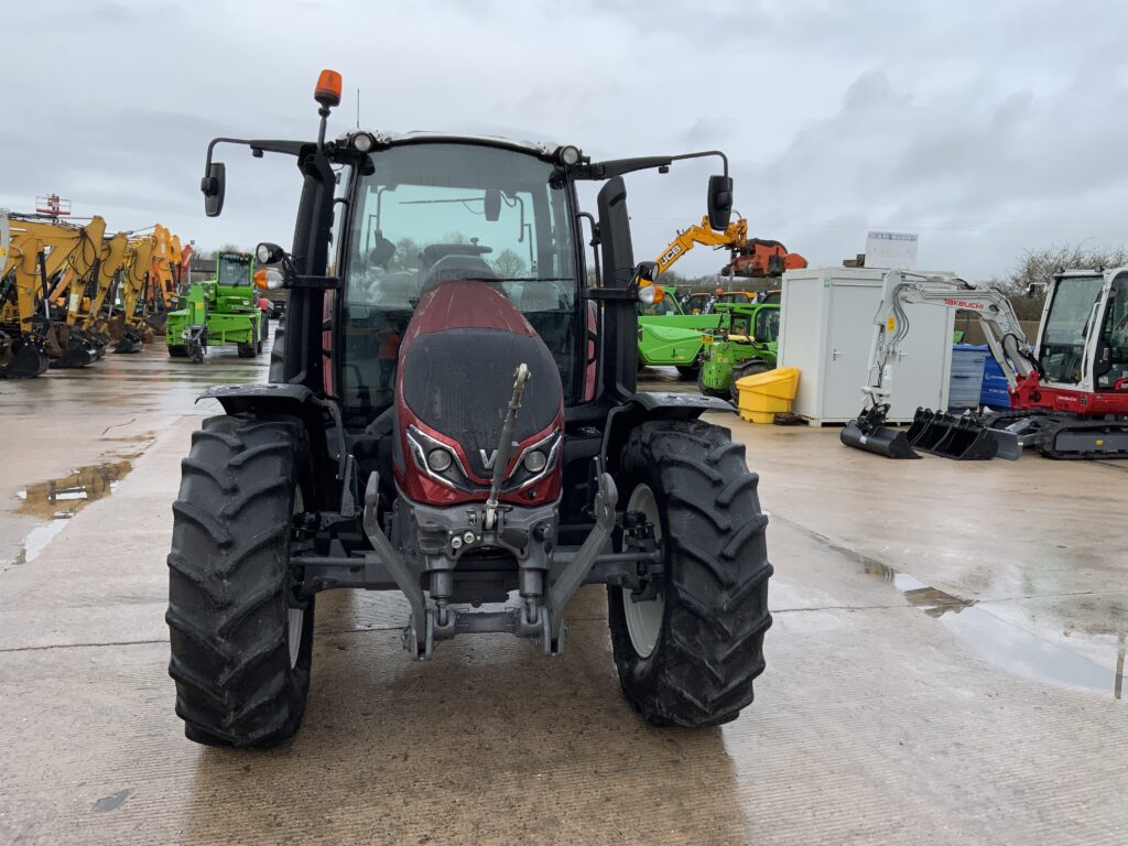 Valtra G125 Active Tractor (ST25675)