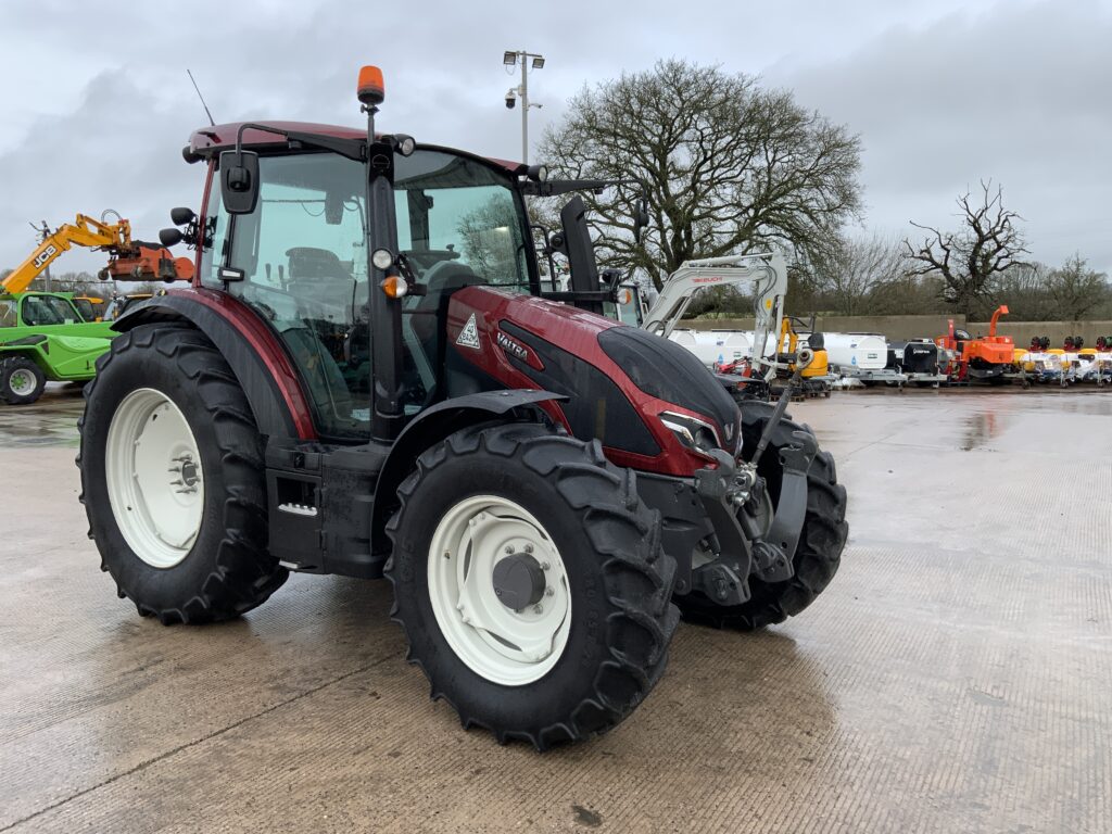 Valtra G125 Active Tractor (ST25675)
