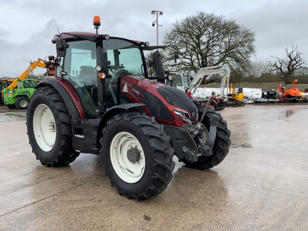 Valtra G125 Active Tractor (ST25675)