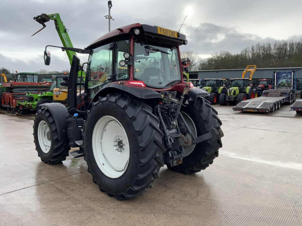Valtra G125 Active Tractor (ST25675)