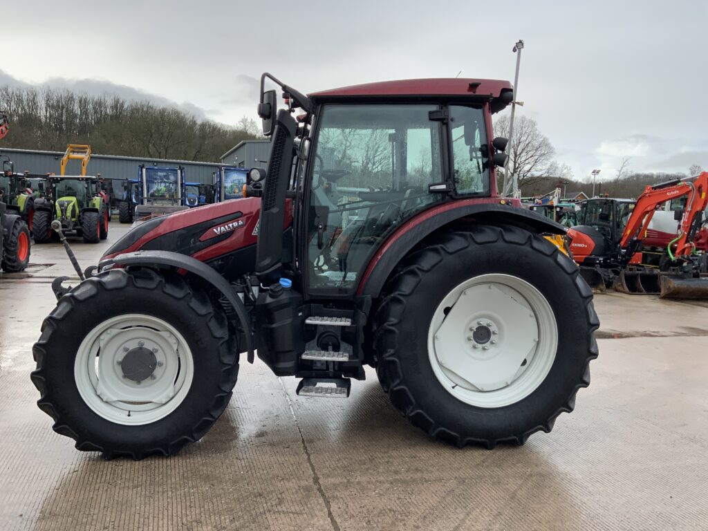 Valtra G125 Active Tractor (ST25675)