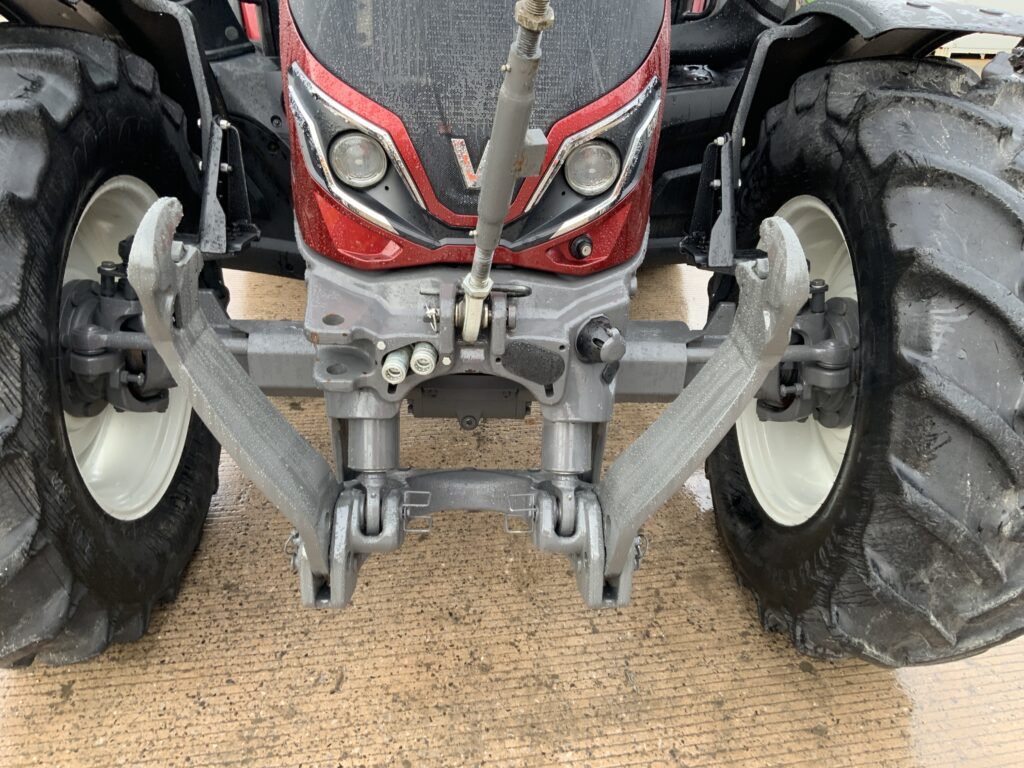 Valtra G125 Active Tractor (ST25675)