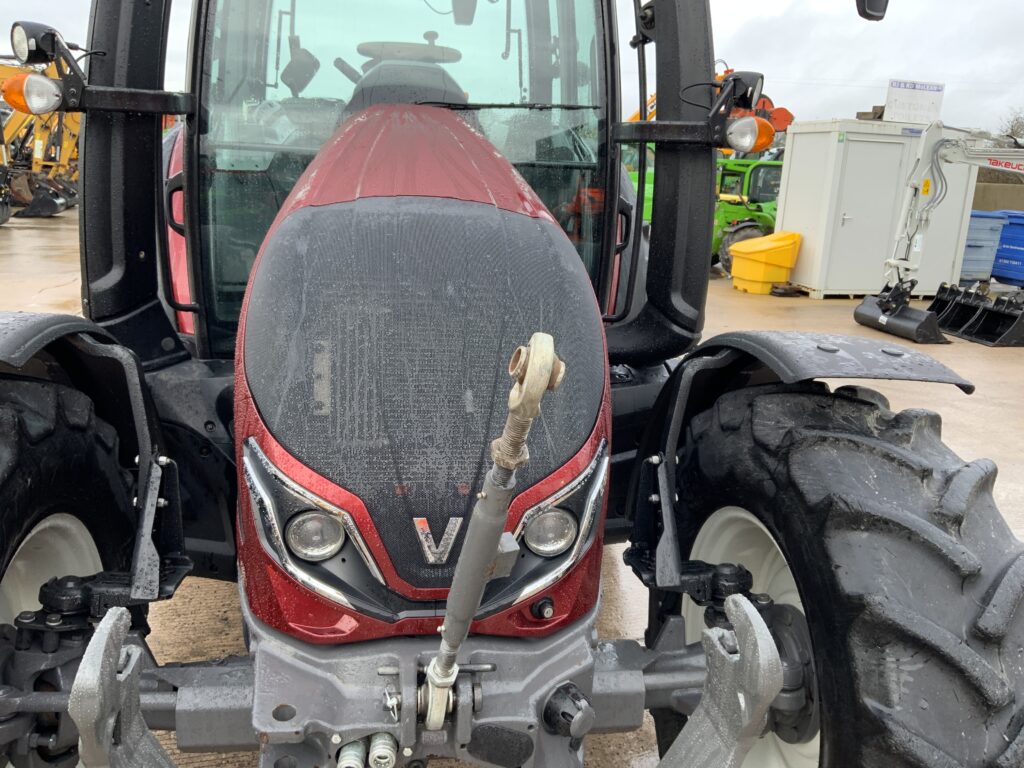 Valtra G125 Active Tractor (ST25675)