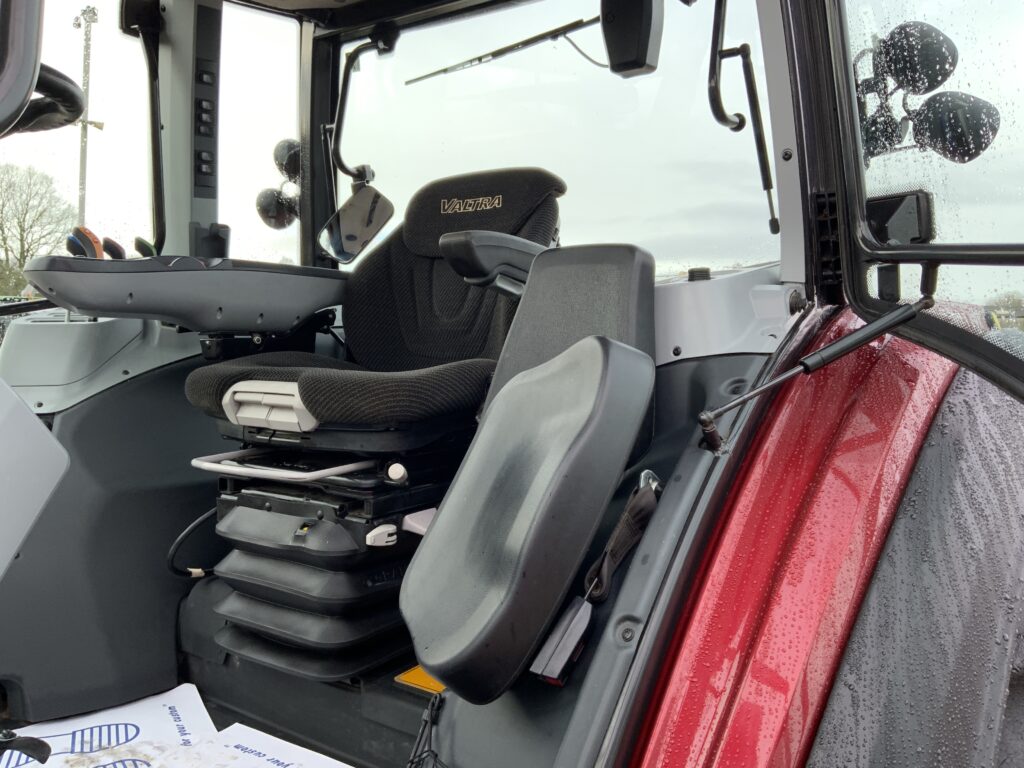 Valtra G125 Active Tractor (ST25675)