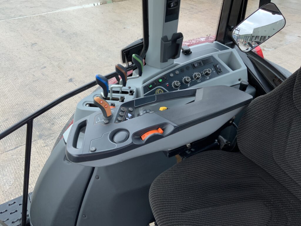 Valtra G125 Active Tractor (ST25675)