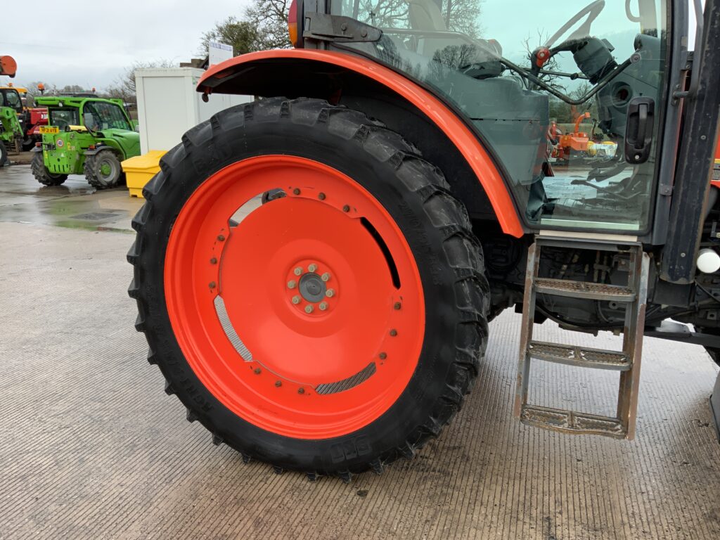 Kubota M110 GX Tractor (ST25481)