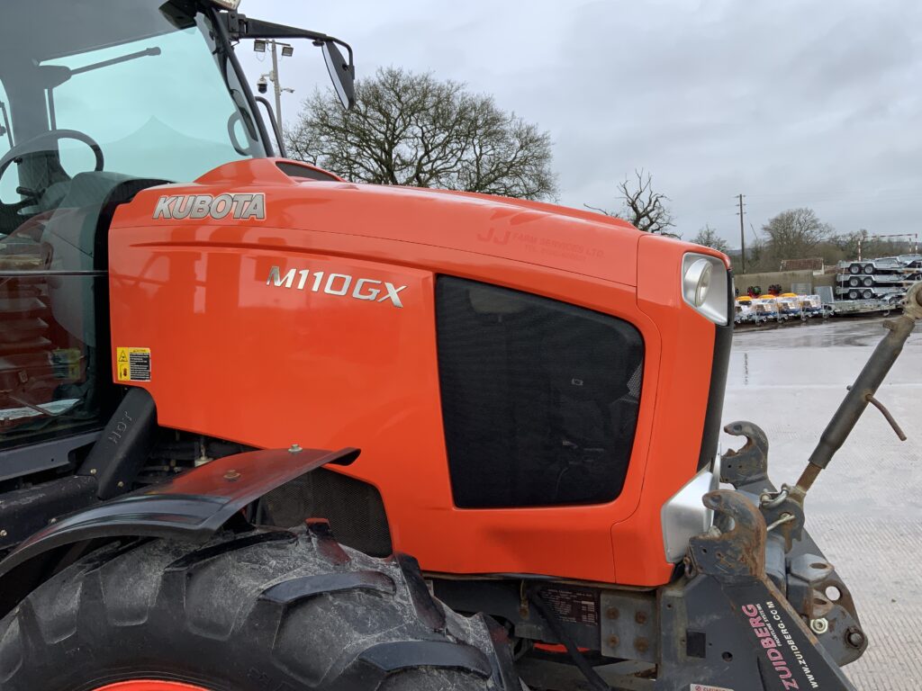 Kubota M110 GX Tractor (ST25481)