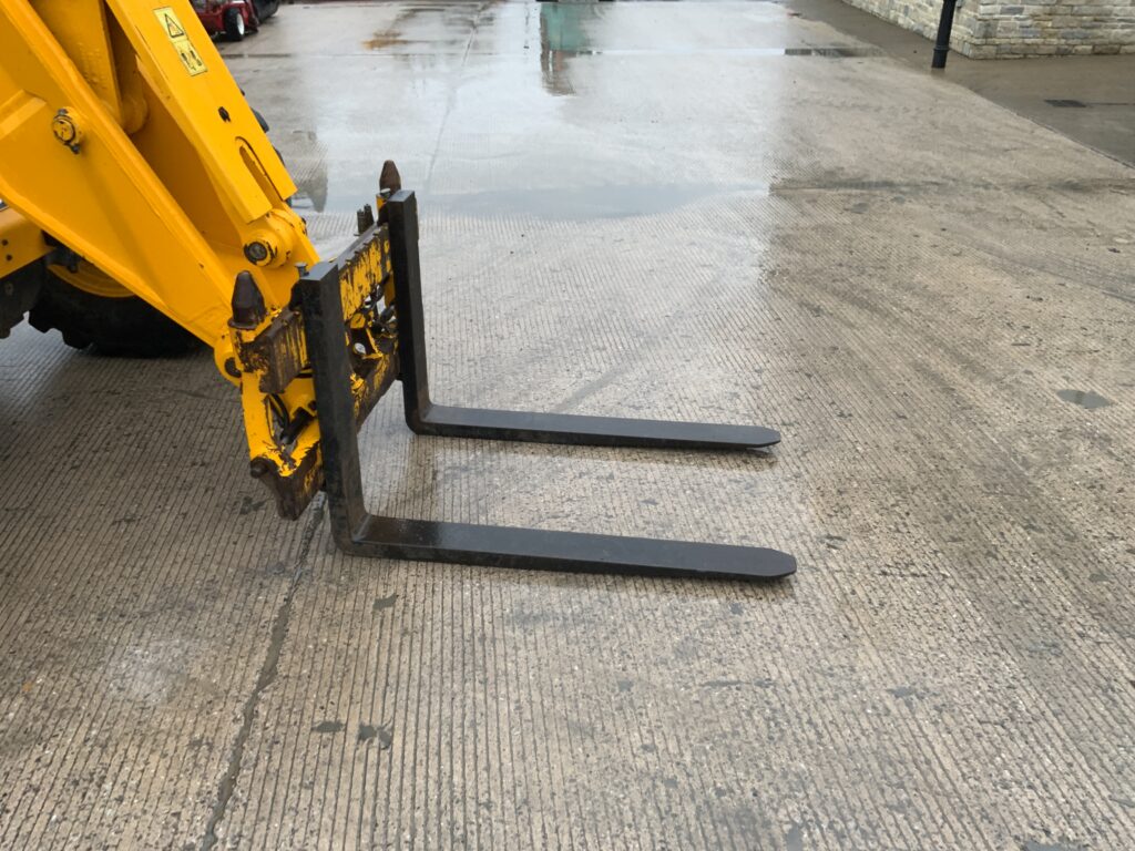 JCB 532-70 Agri Super Telehandler (ST25659)