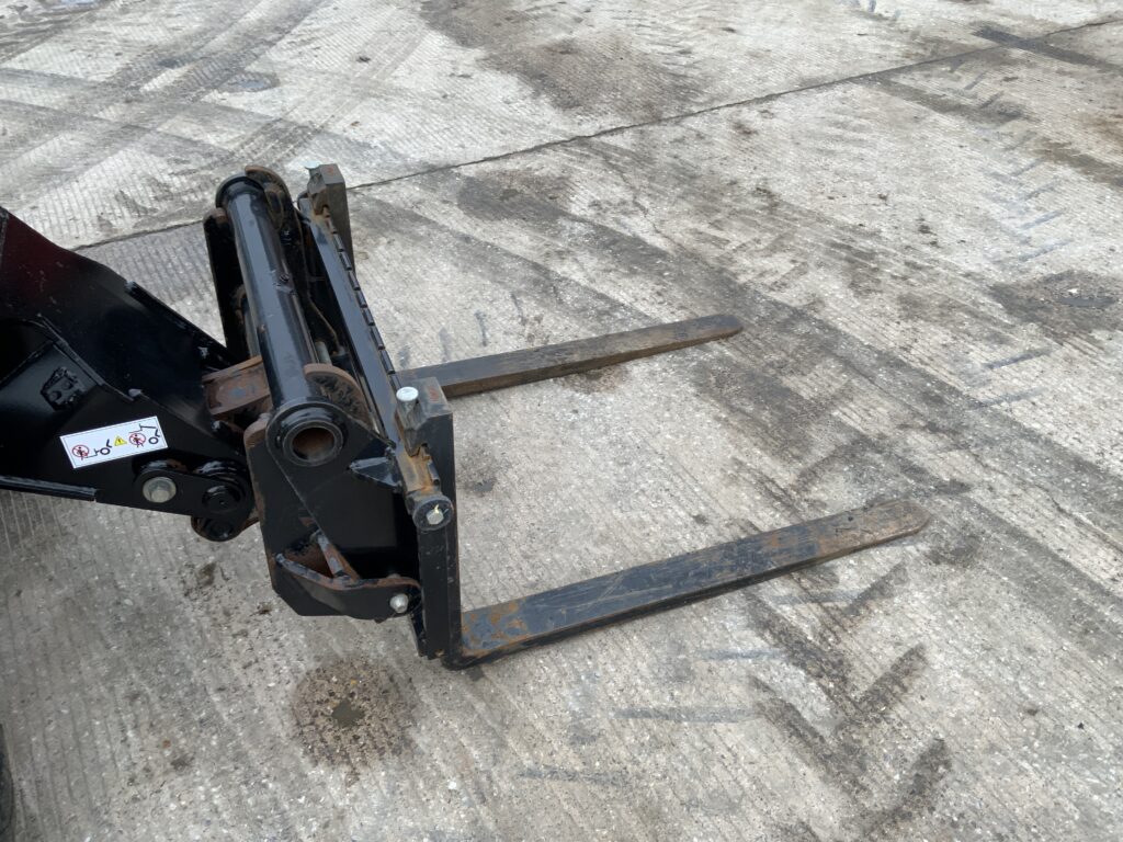 Manitou MT420H Comfort Compact Telehandler (ST25741)