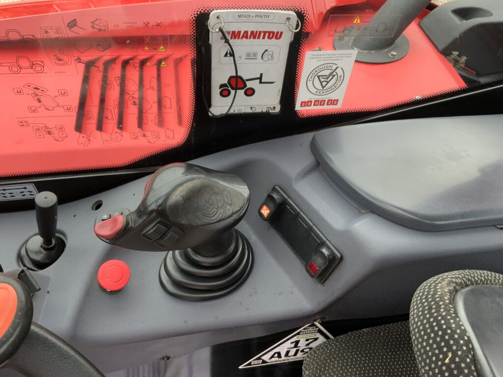 Manitou MT420H Comfort Compact Telehandler (ST25741)