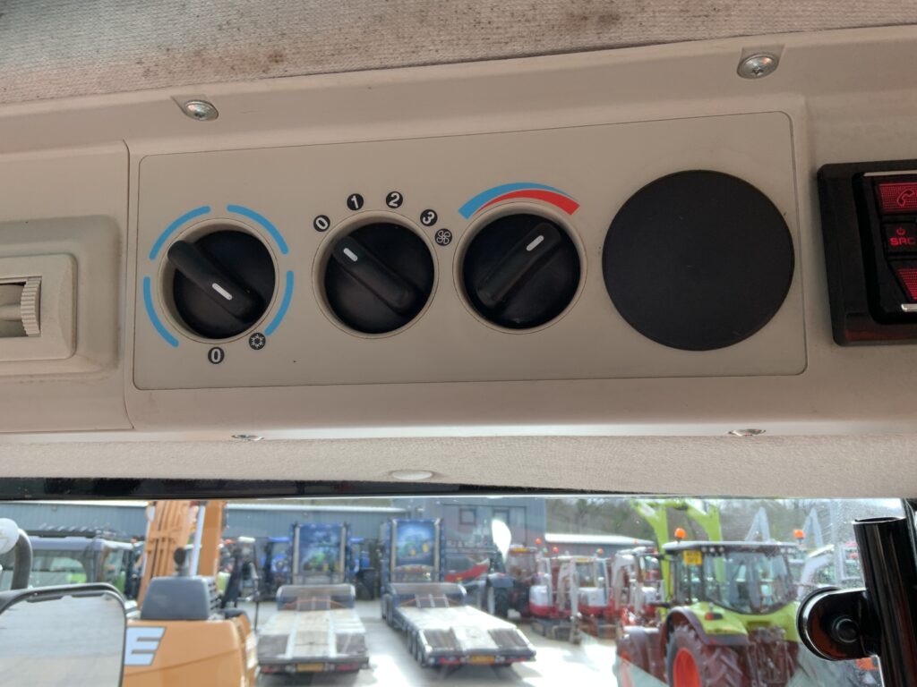 Massey Ferguson 5713S Next Edition Tractor (ST25582)