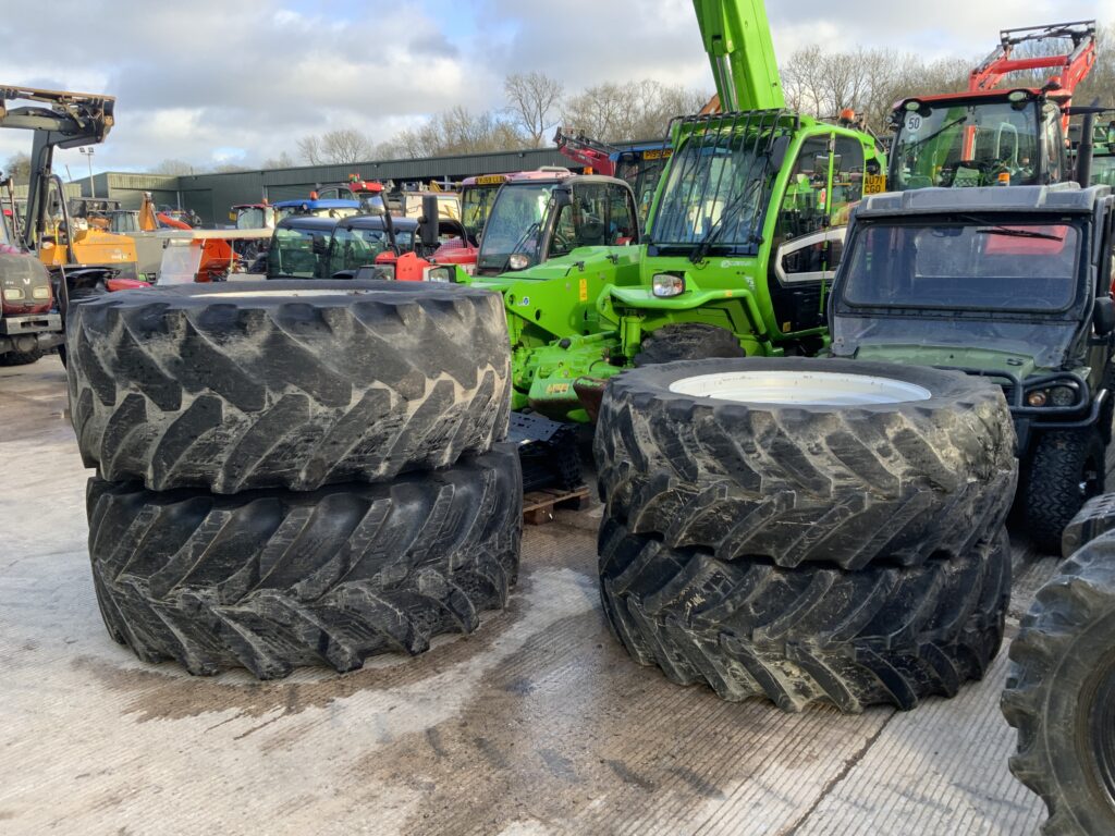 JCB Wheels & BKT Tyres