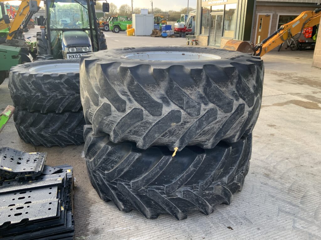 JCB Wheels & BKT Tyres