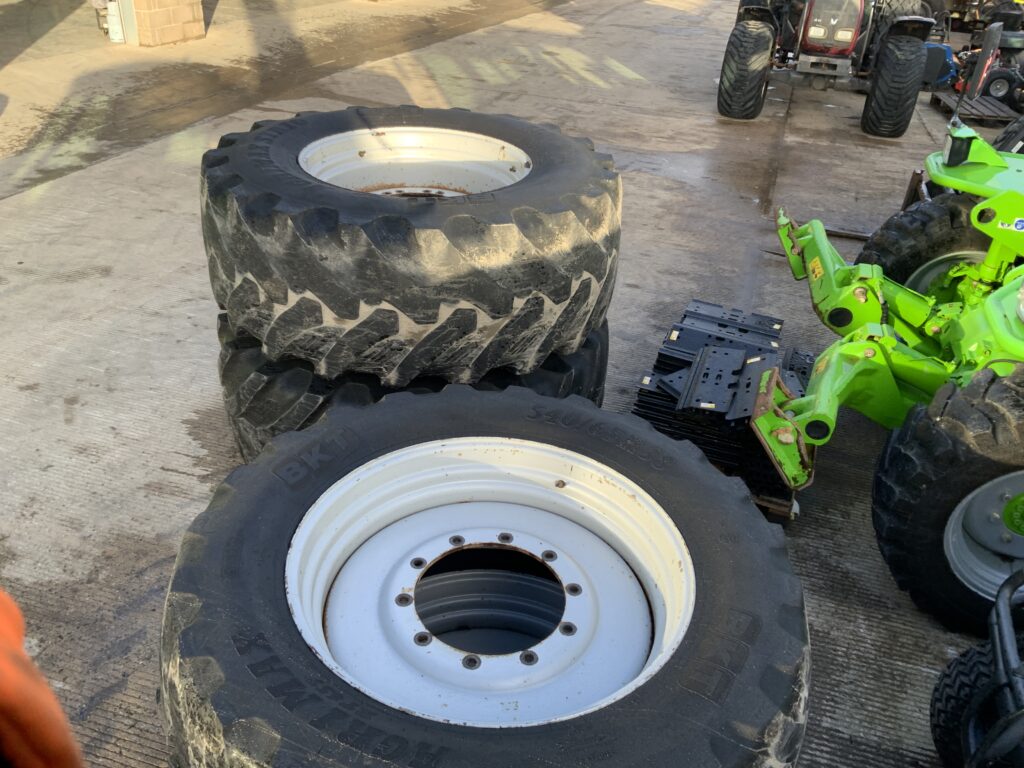JCB Wheels & BKT Tyres