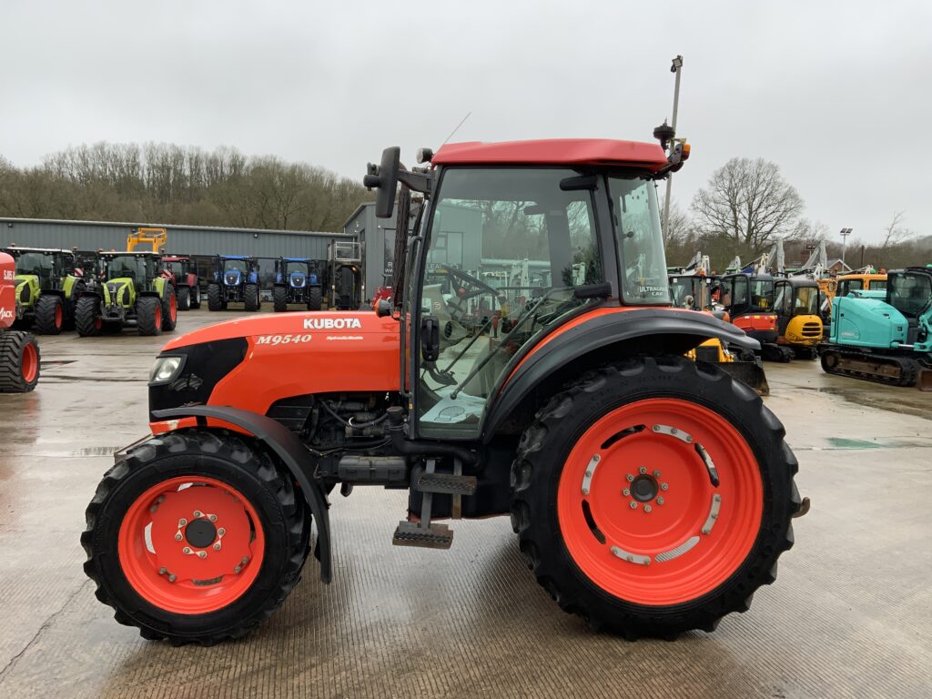Kubota M9540 Hydraulic shuttle Tractor (ST25480)
