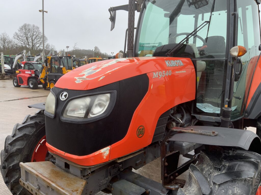 Kubota M9540 Hydraulic shuttle Tractor (ST25480)