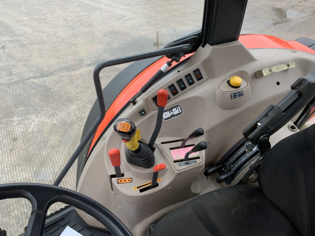 Kubota M9540 Hydraulic shuttle Tractor (ST25480)