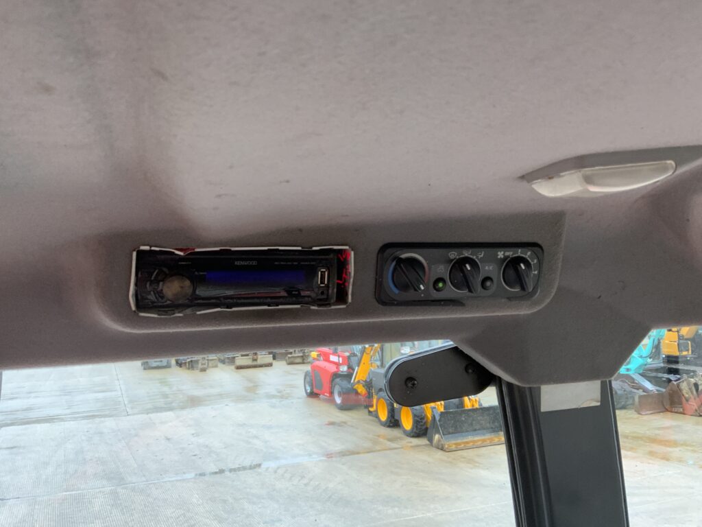 Kubota M9540 Hydraulic shuttle Tractor (ST25480)