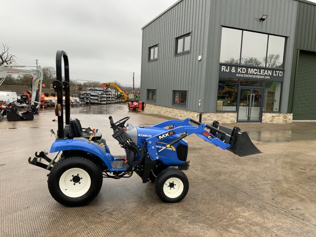 New Holland Boomer 25 Compact Tractor (ST25862)