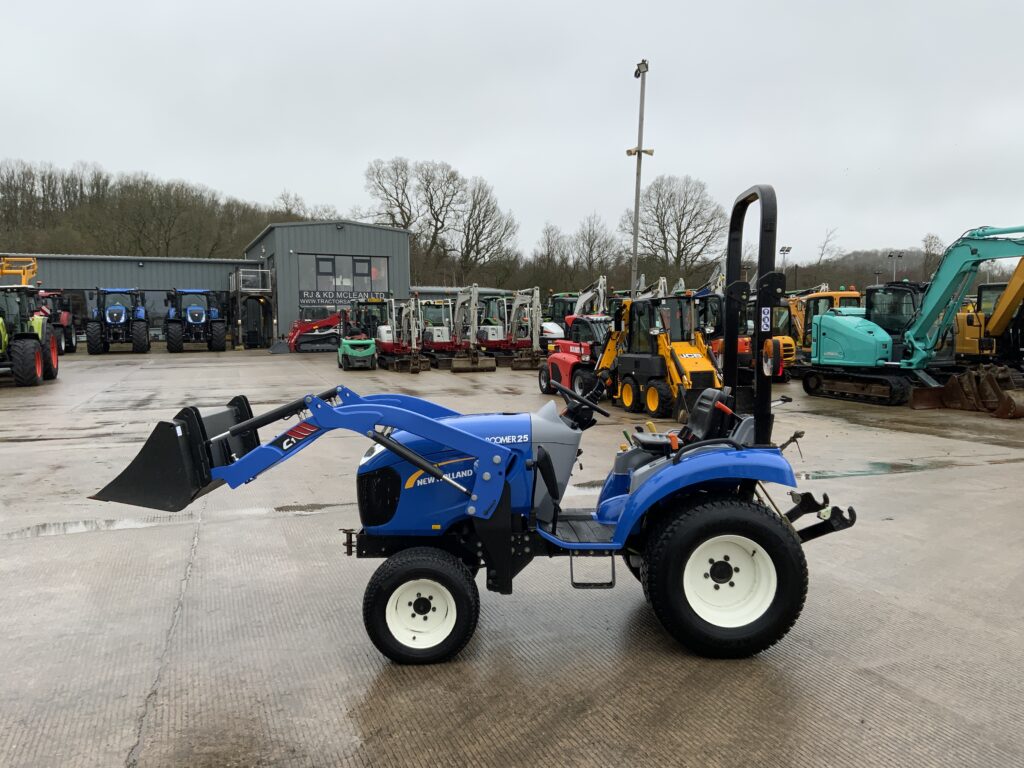 New Holland Boomer 25 Compact Tractor (ST25862)