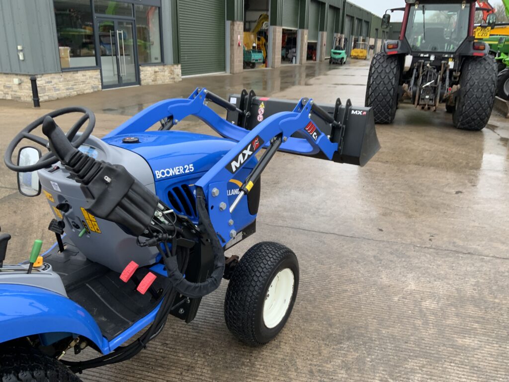 New Holland Boomer 25 Compact Tractor (ST25862)