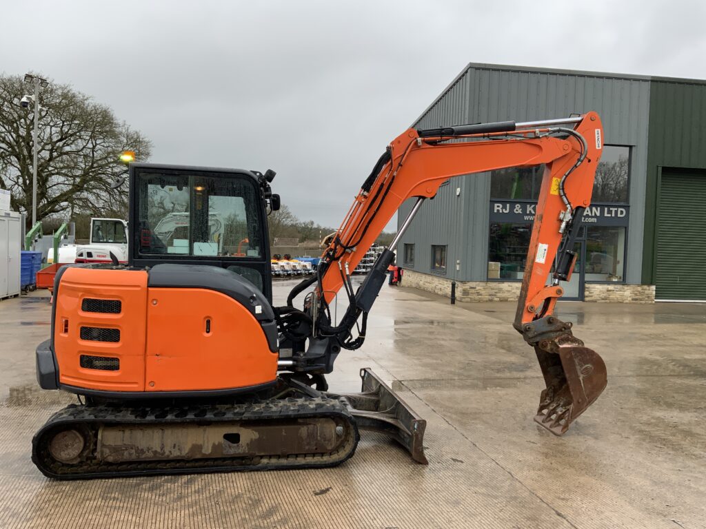 Hitachi Zaxis 65 USB-5A Digger (ST25605)