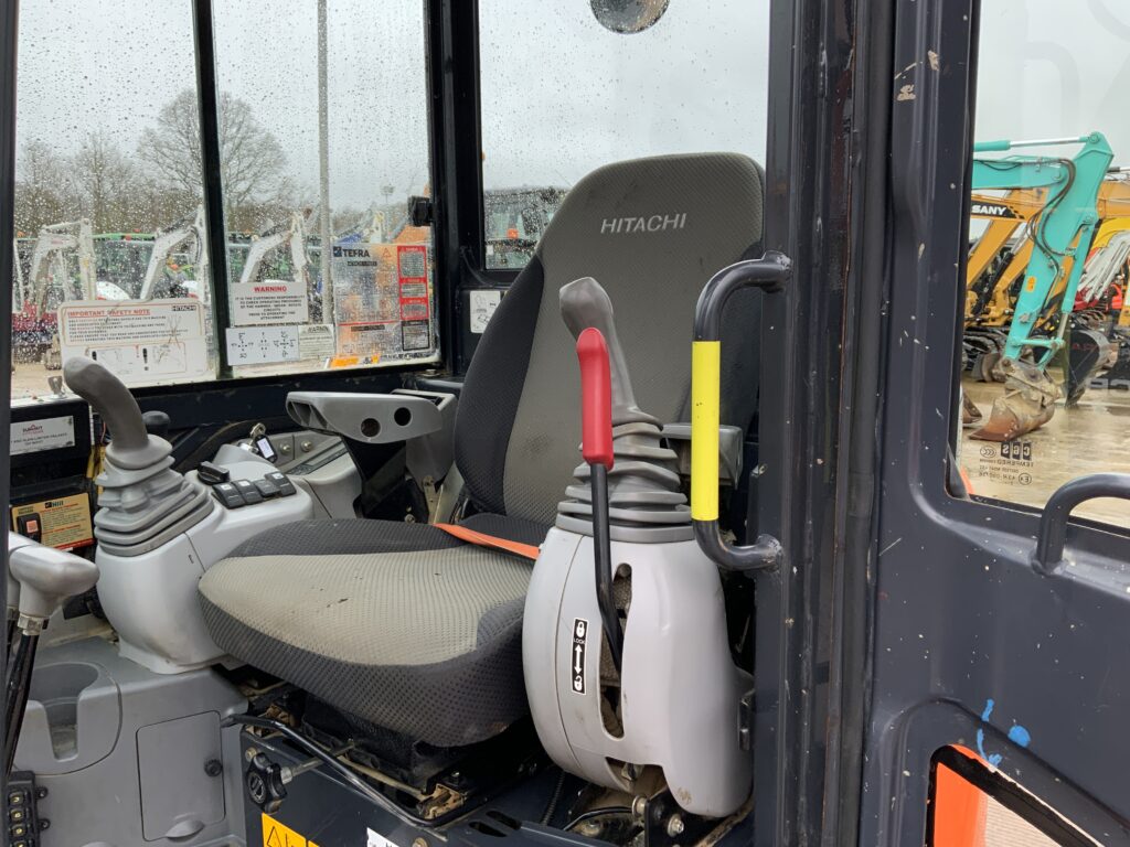 Hitachi Zaxis 65 USB-5A Digger (ST25605)