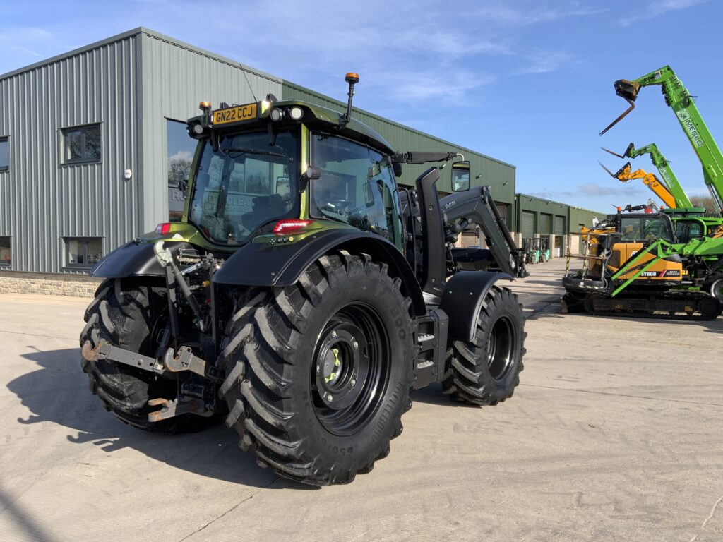 Valtra N175 Unlimited Versu Tractor (ST25430)