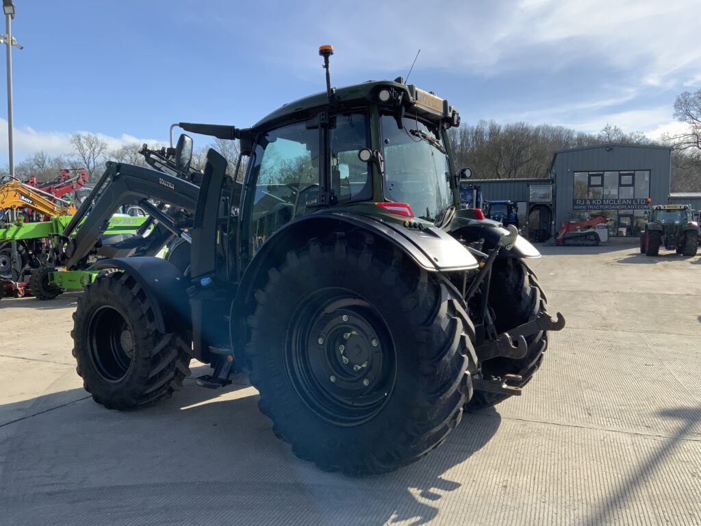 Valtra N175 Unlimited Versu Tractor (ST25430)