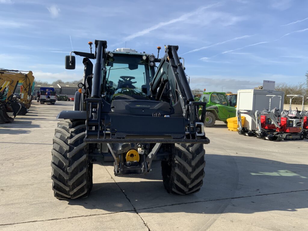 Valtra N175 Unlimited Versu Tractor (ST25430)