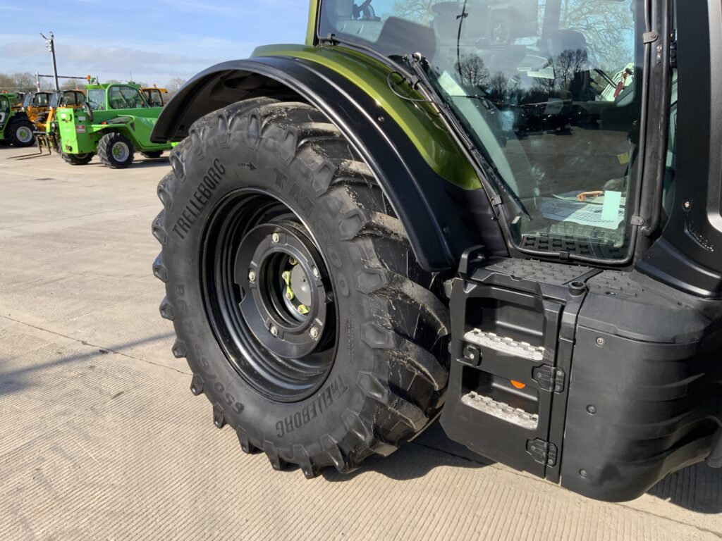 Valtra N175 Unlimited Versu Tractor (ST25430)