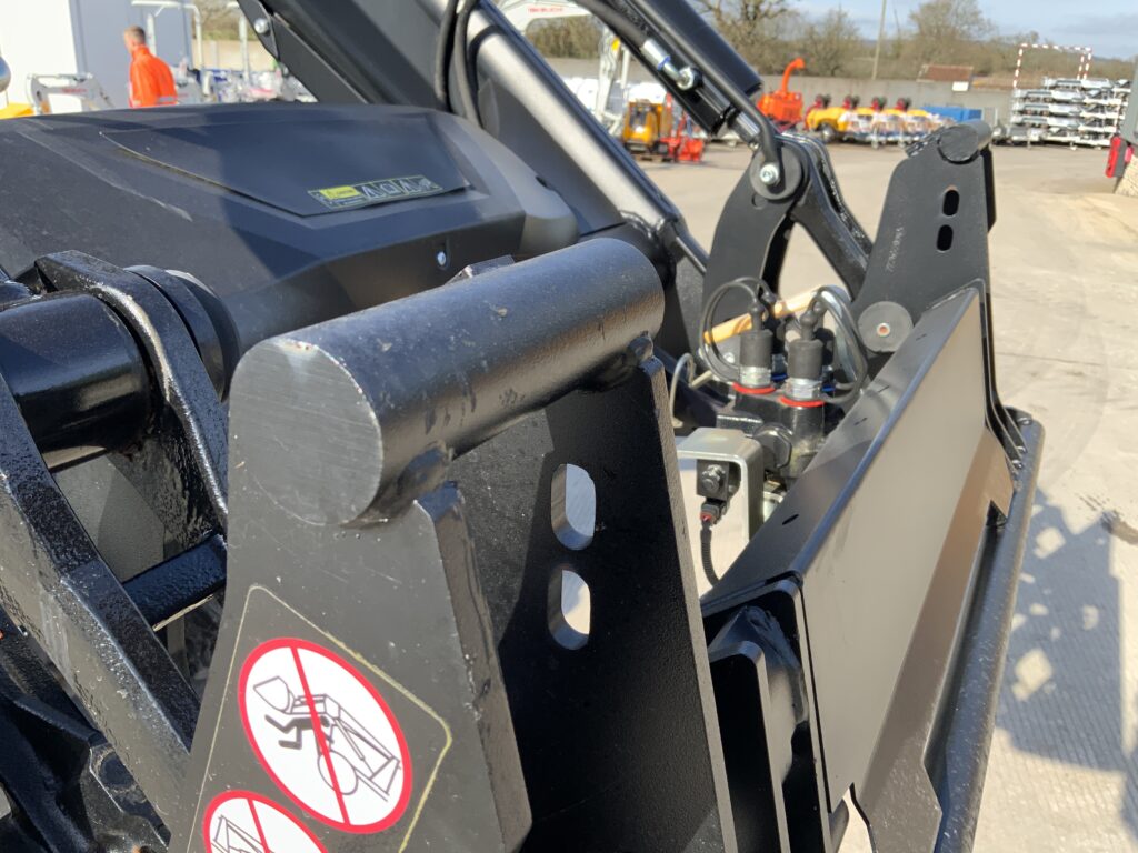 Valtra N175 Unlimited Versu Tractor (ST25430)