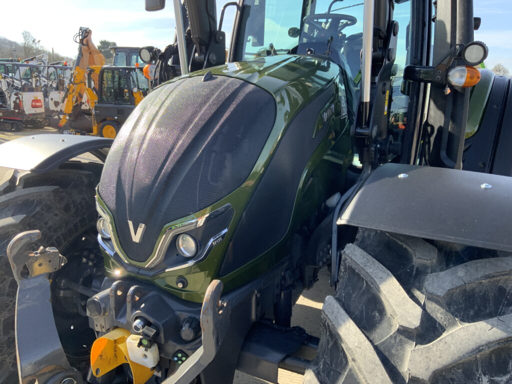 Valtra N175 Unlimited Versu Tractor (ST25430)