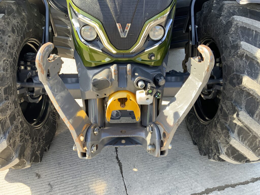 Valtra N175 Unlimited Versu Tractor (ST25430)