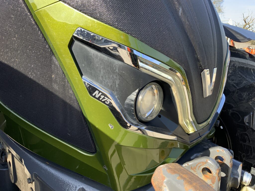 Valtra N175 Unlimited Versu Tractor (ST25430)