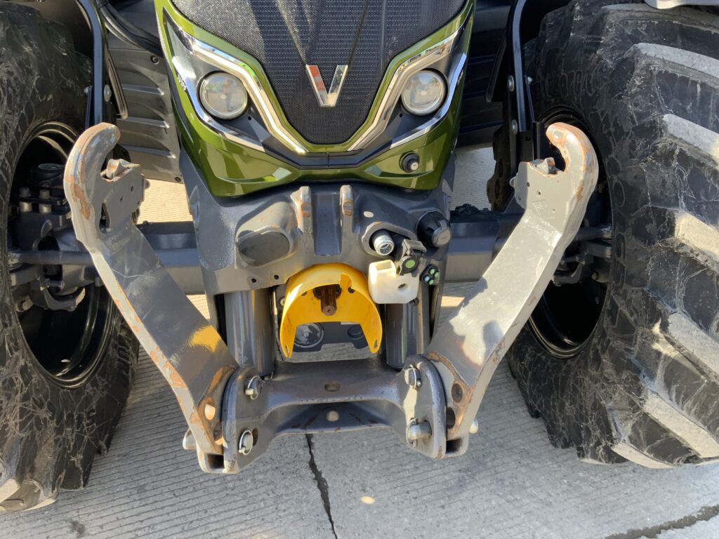 Valtra N175 Unlimited Versu Tractor (ST25430)