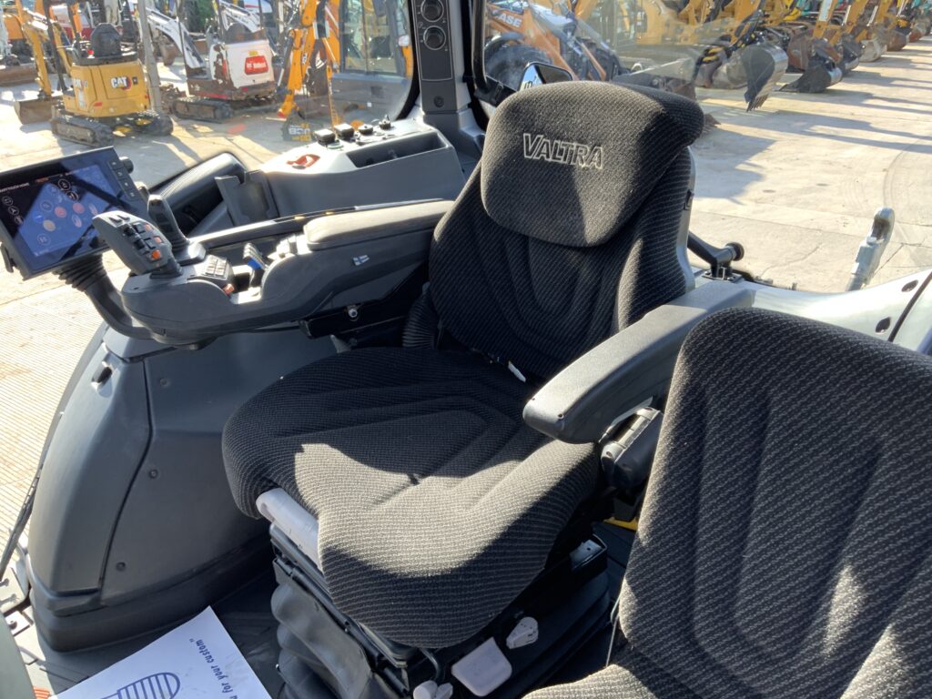 Valtra N175 Unlimited Versu Tractor (ST25430)