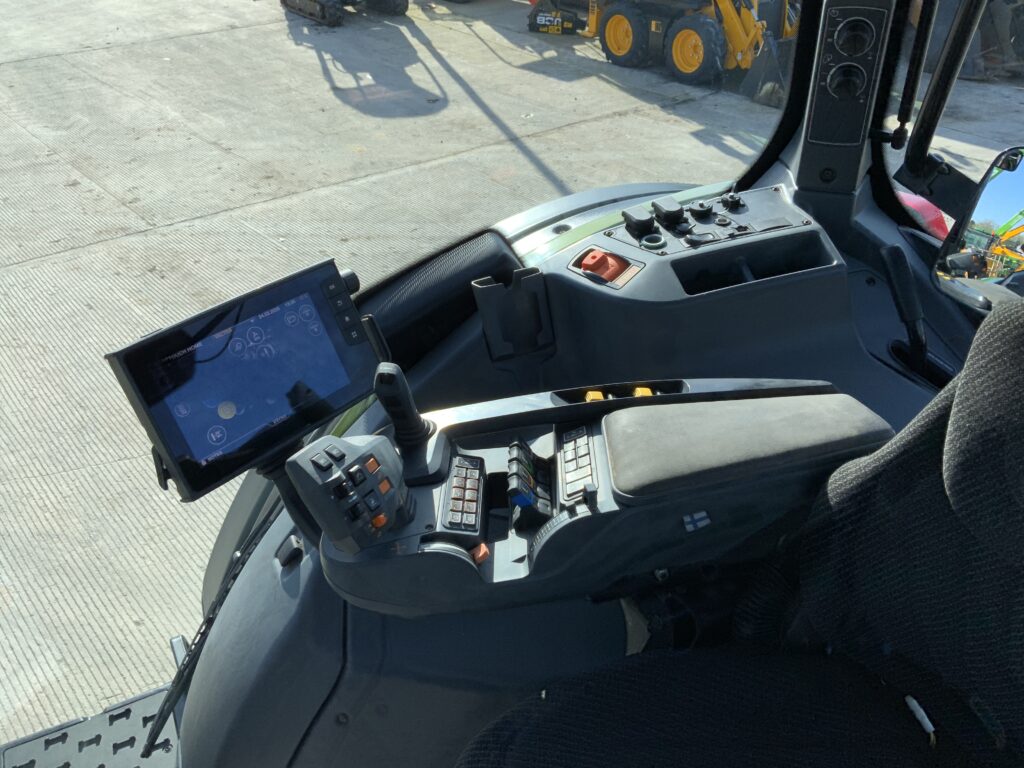 Valtra N175 Unlimited Versu Tractor (ST25430)